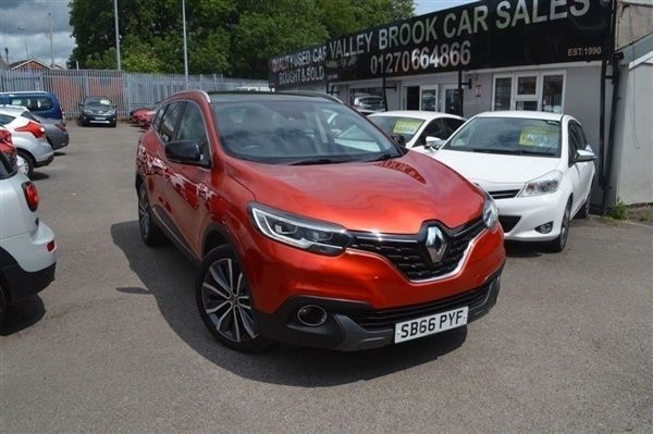 Red Used 2016 Renault Kadjar Signature SUV | £7,295 (A bit pricey) - Image 1/1