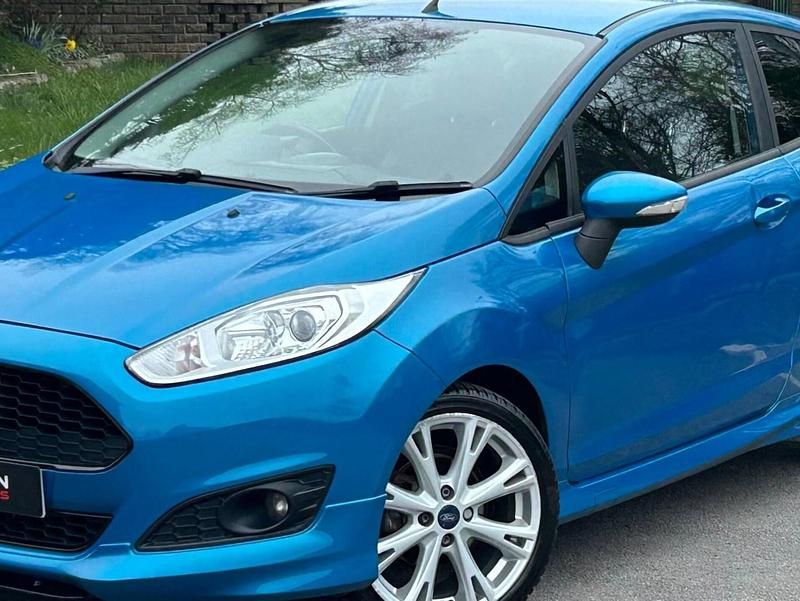 Used Ford Fiesta Zetec 125 HP (91 kW) 2015 Blue Hatchback