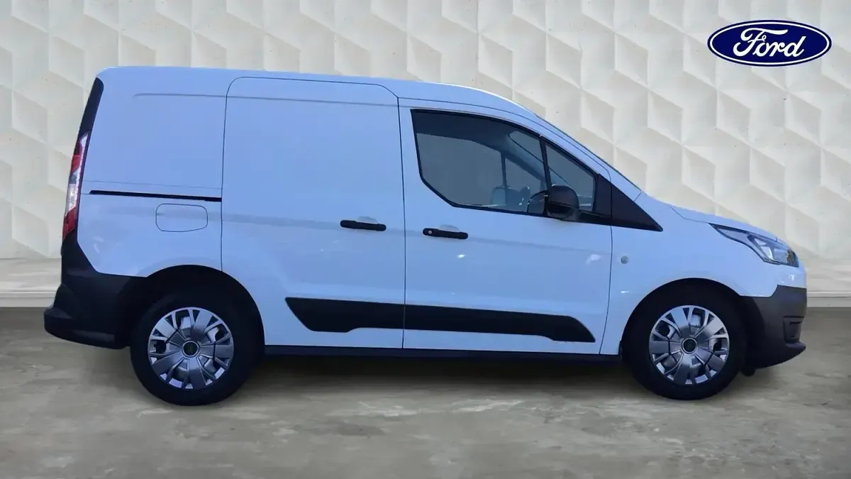 Used Ford Transit Connect 2022 Frozen white MPV