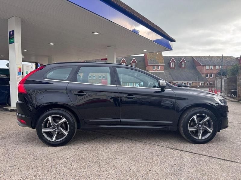 Second-hand Volvo XC60 R-Design 190 CP (139 kW) 2015 Negru SUV
