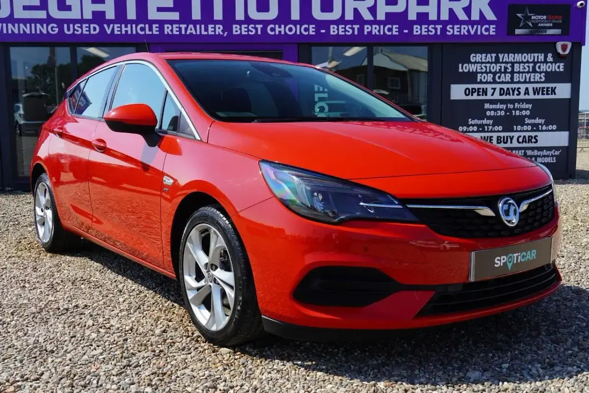 Used Vauxhall Astra SRi 143 HP (105 kW) 2020 Red Hatchback