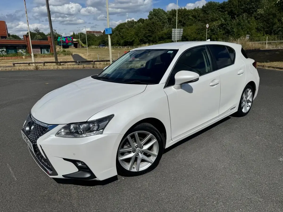 Used Lexus CT200h Luxury Line 2018 White Hatchback