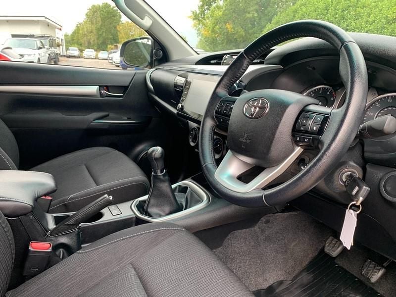 Used Toyota HiLux 150 HP (110 kW) 2022 Grey Pickup