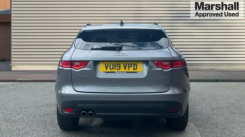 Usado Jaguar F-Pace Chequered Flag 180 HP (132 kW) 2019 Cinzento SUV