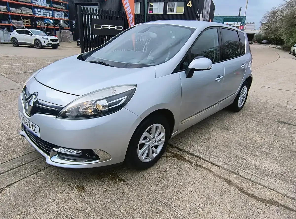 Used Renault Scénic III Dynamique 110 HP (80 kW) 2015 Silver MPV