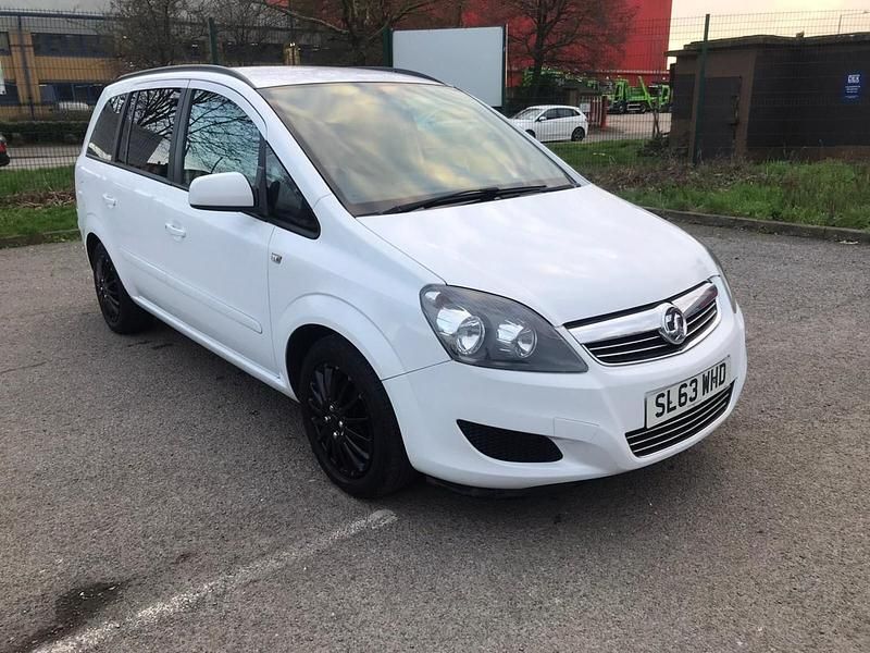 Used Vauxhall Zafira 115 HP (84 kW) 2013 White MPV
