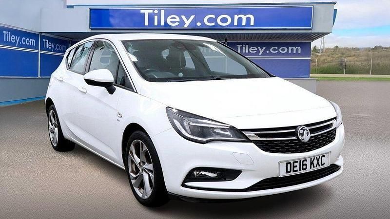 White Used 2016 Vauxhall Astra SRi Hatchback | £6,490 (A bit pricey) - Image 1/2