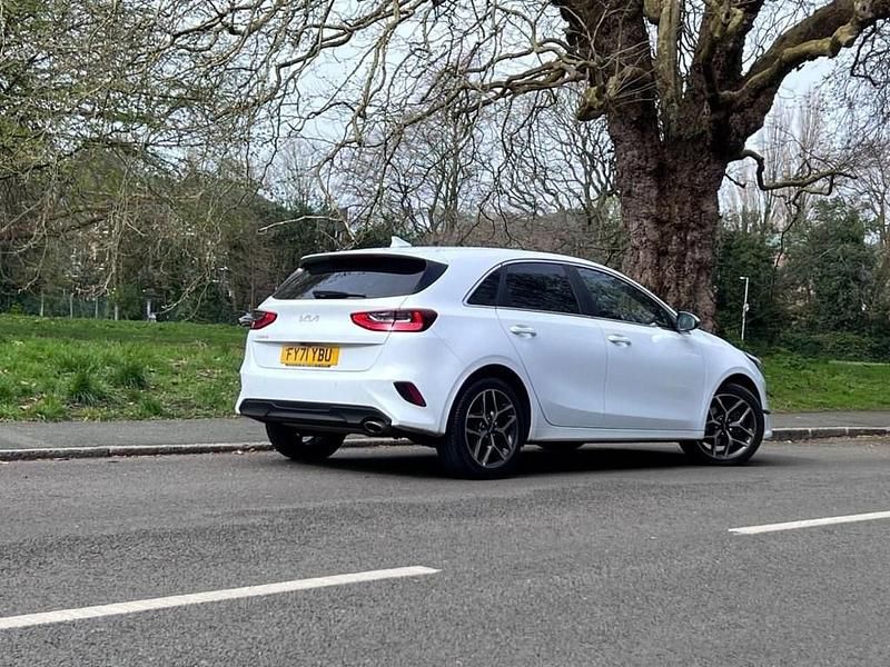 Used Kia Ceed 158 HP (116 kW) 2021 White Hatchback