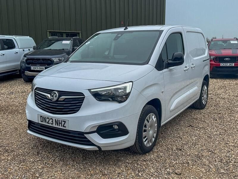 Used Vauxhall Combo 100 HP (73 kW) 2023 White MPV