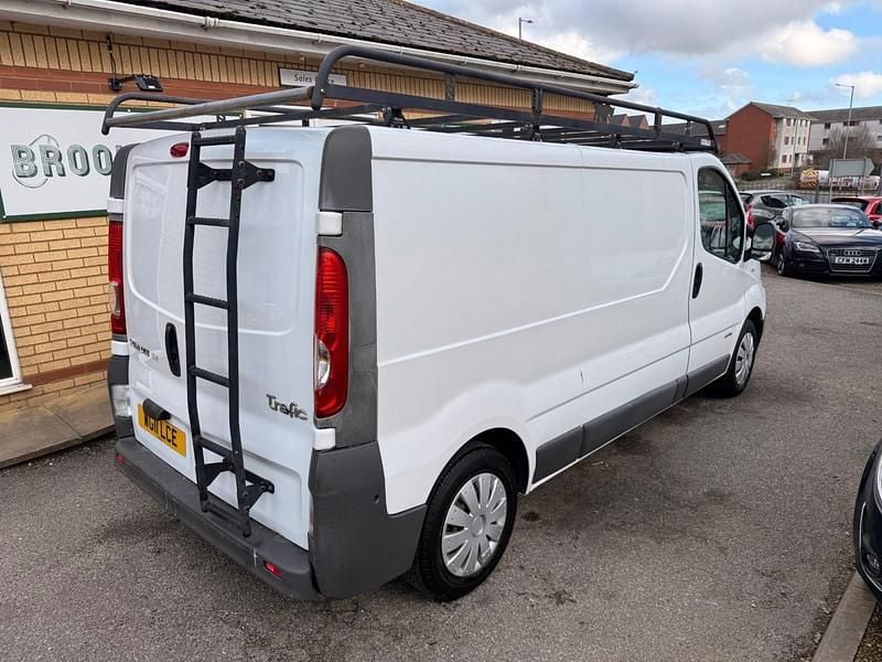 Used Renault Trafic 115 HP (84 kW) 2011 White MPV