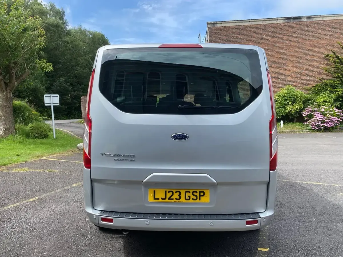 Used Ford Tourneo Titanium 130 HP (95 kW) 2023 Silver MPV