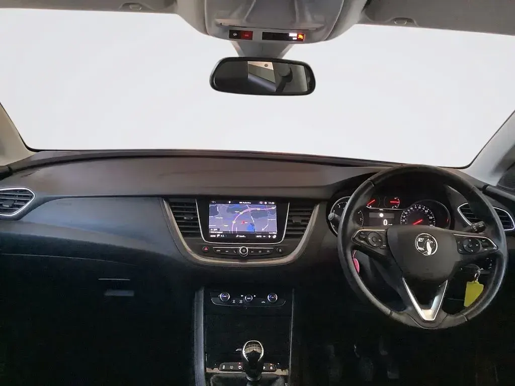 Used Vauxhall Grandland X SRi 130 HP (95 kW) 2019 Black SUV