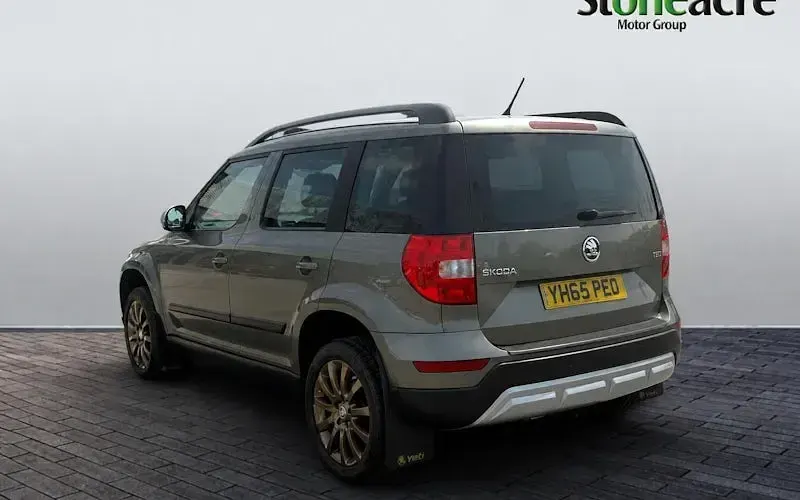 Used Skoda Yeti Outdoor SE 110 HP (80 kW) 2017 Green SUV