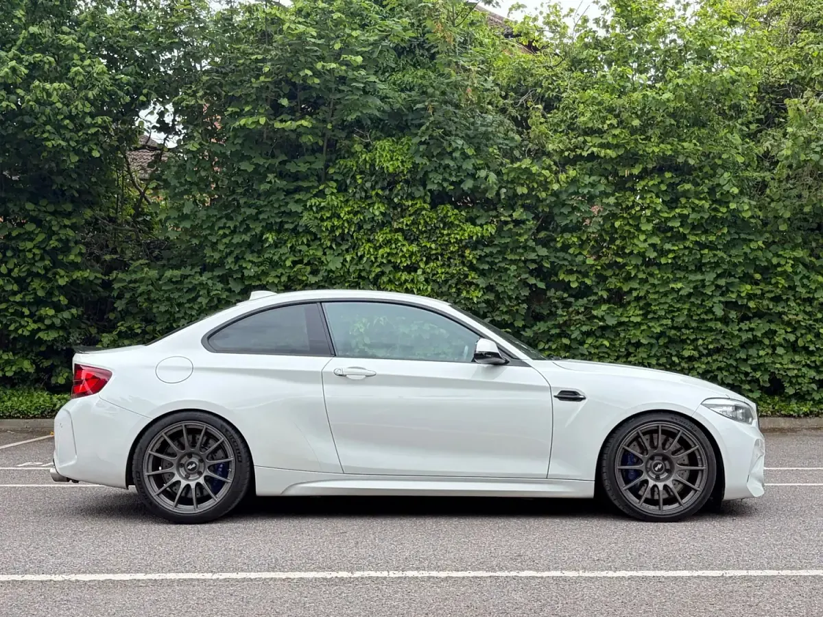Begagnad BMW M2 Competition Edition 410 HK (301 kW) 2019 Vit Sportkupé