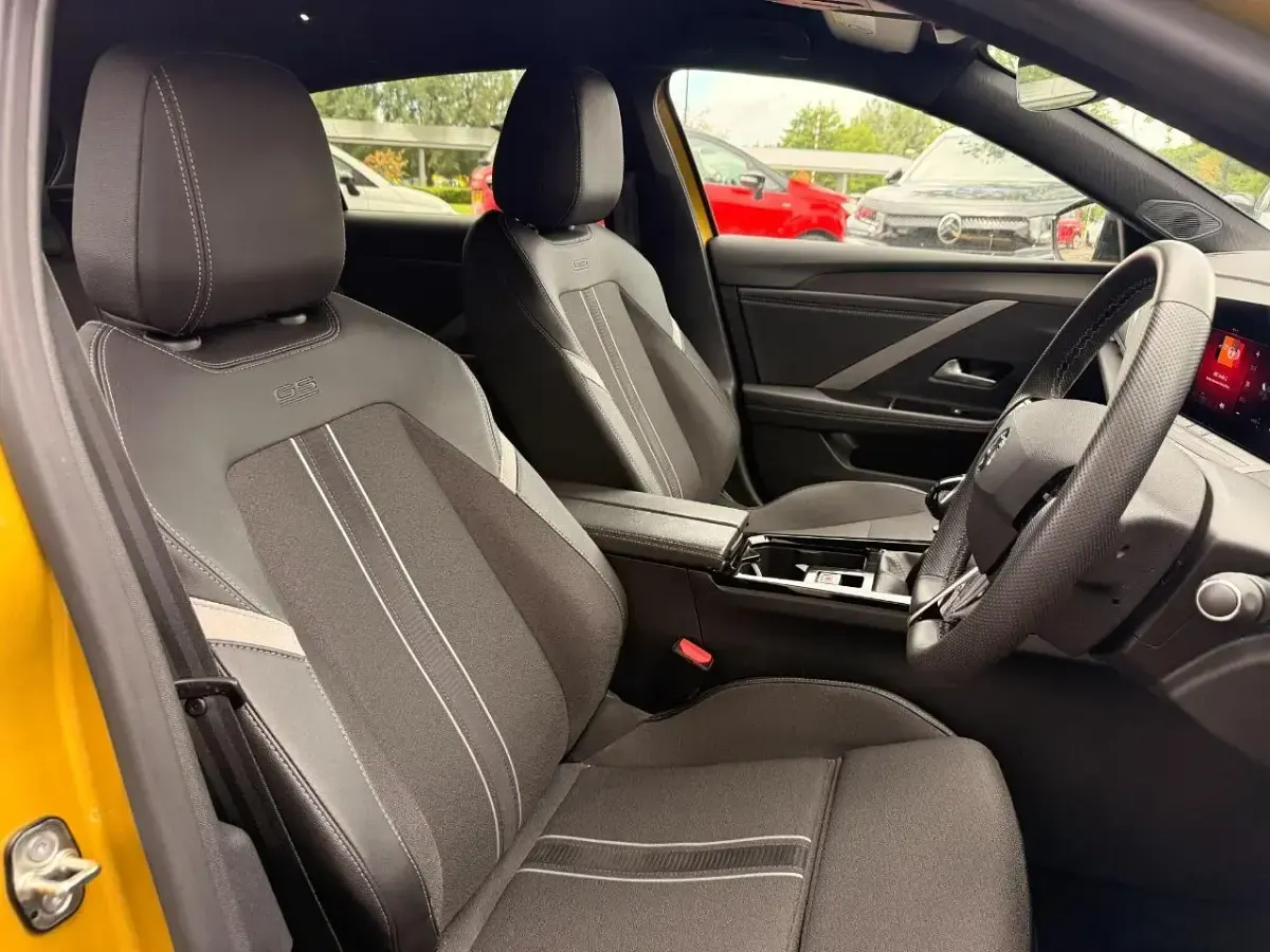 Used Vauxhall Astra S 128 HP (94 kW) 2023 Yellow Hatchback