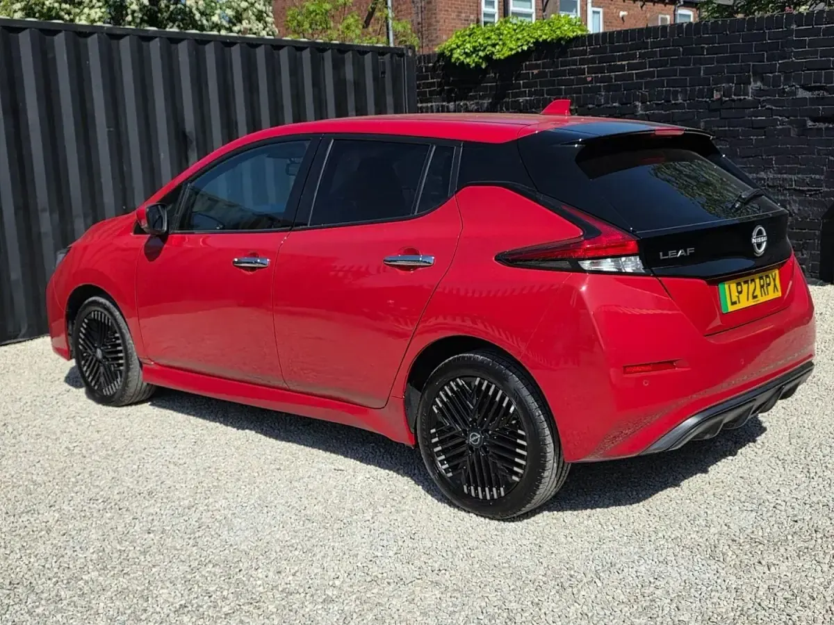 Used Nissan Leaf N-Connecta 160 kW (218 HP) 2022 Red Hatchback