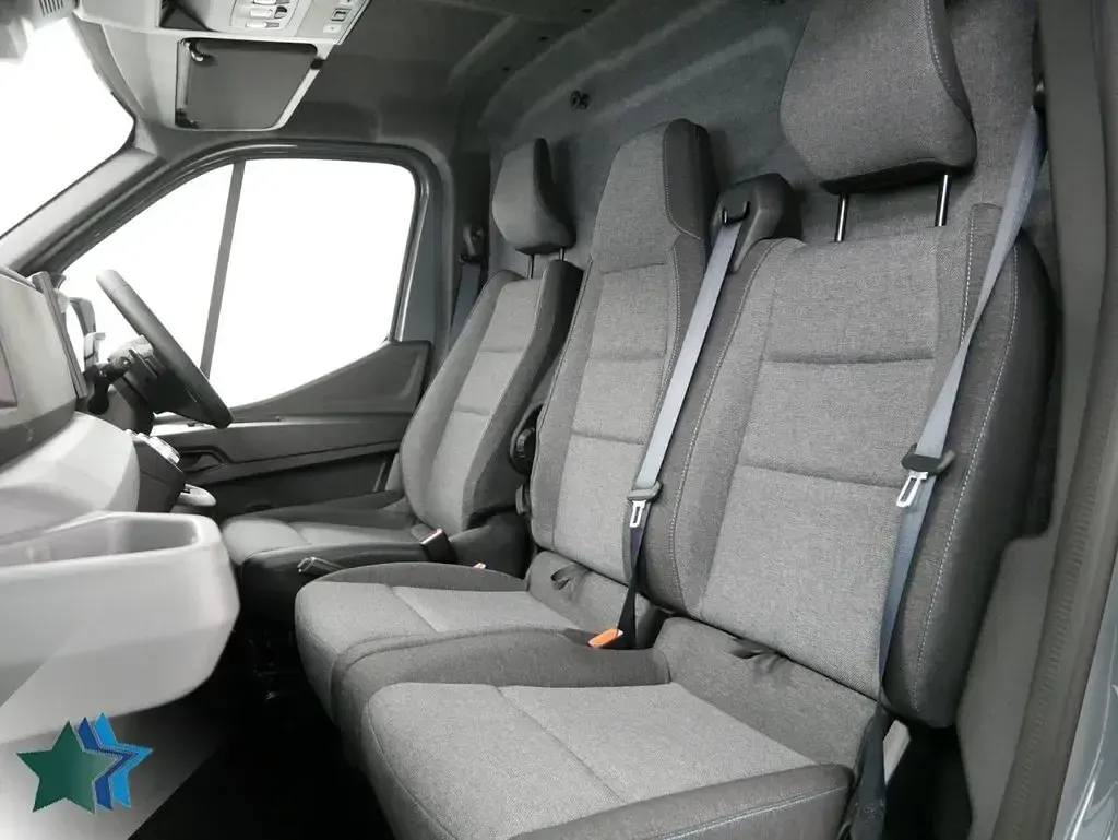 New Renault Master 170 HP (125 kW) 2026 Grey MPV