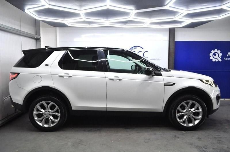 Used Land Rover Discovery Sport HSE 180 HP (132 kW) 2018 White SUV
