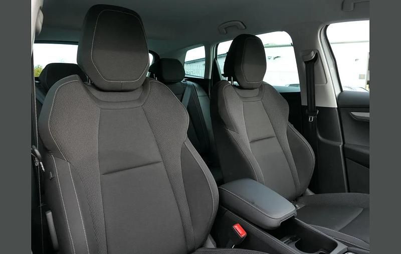 Used Skoda Karoq SE 150 HP (110 kW) 2025 Moon white metallic SUV