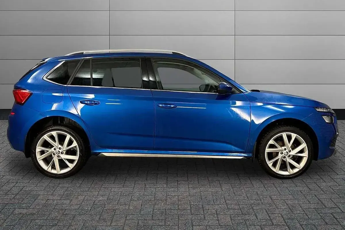 Used Skoda Kamiq SE L Executive 147 HP (108 kW) 2023 Race blue metallic SUV