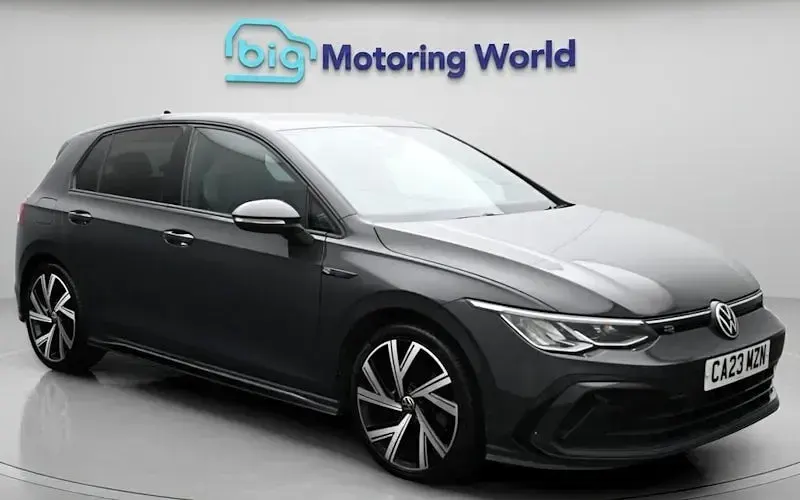 Second-hand VW Golf VIII R-line 150 CP (110 kW) 2023 Hatchback