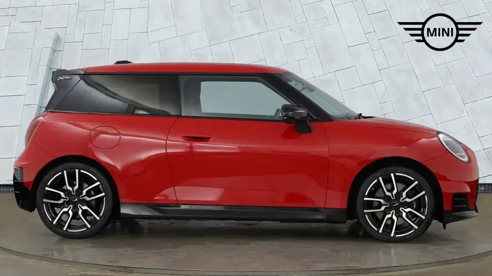 Used Mini Cooper SE Hatch 158 kW (215 HP) 2024 Red Hatchback
