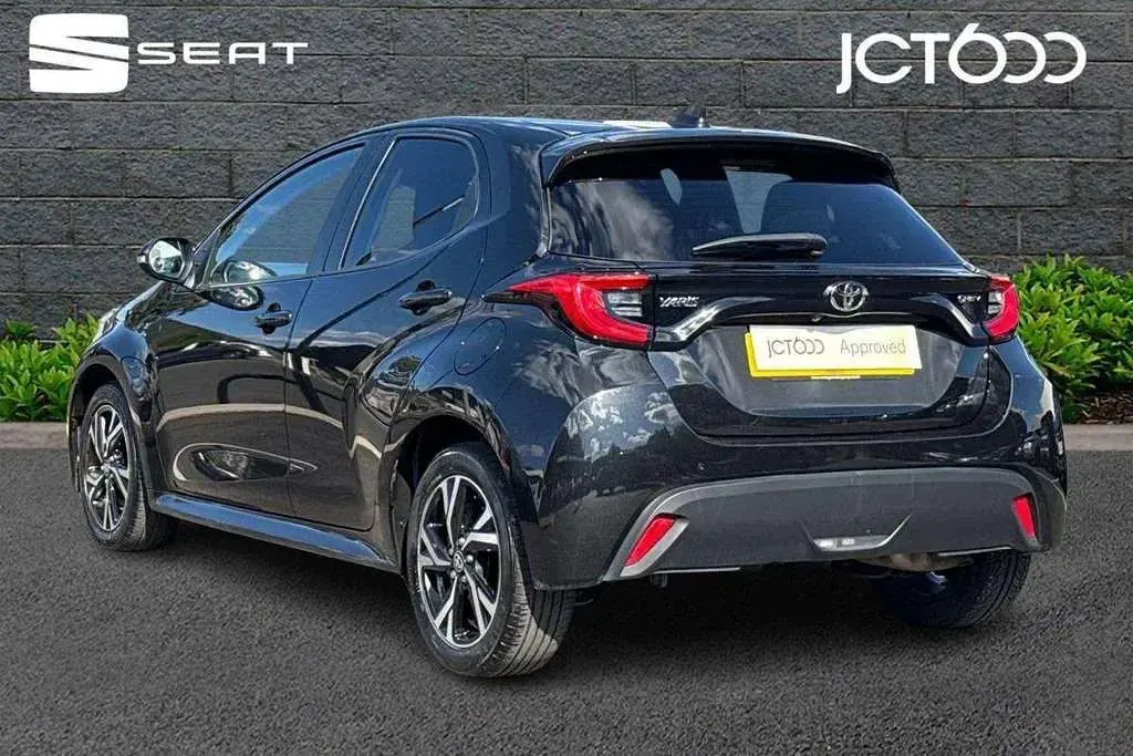 Used Toyota Yaris Design 113 HP (83 kW) 2024 Black Hatchback
