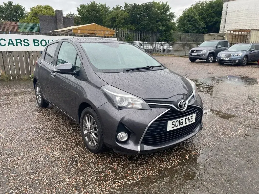 Used Toyota Yaris 99 HP (72 kW) 2016 Grey Hatchback
