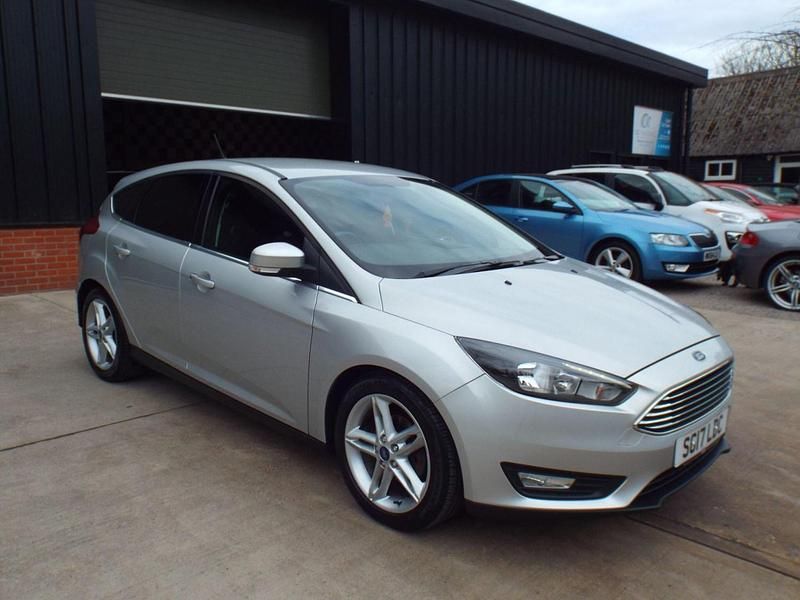 Used Ford Focus Zetec 120 HP (88 kW) 2017 Silver Hatchback