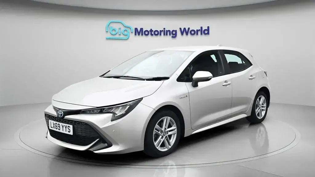 Used Toyota Corolla 122 HP (89 kW) 2019 Silver Hatchback