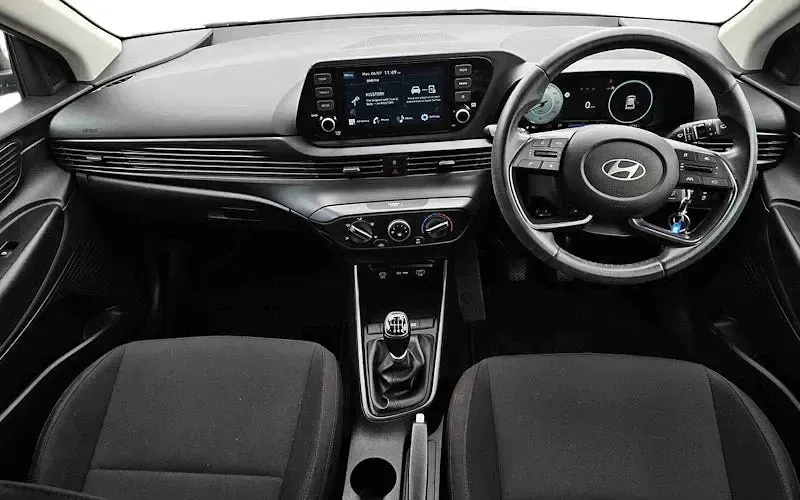 Used Hyundai i20 Advanced 101 HP (74 kW) 2024 White Hatchback
