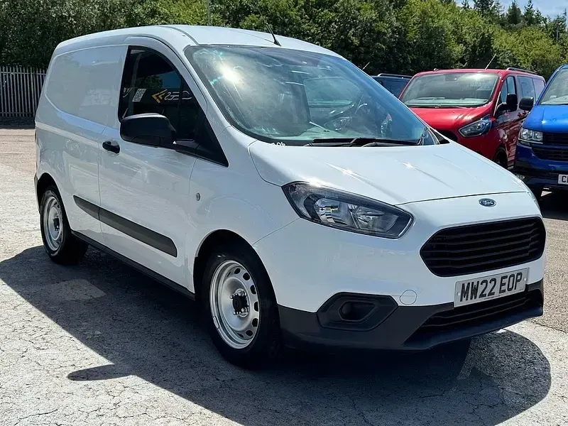 Used Ford Courier 100 HP (73 kW) 2022 Frozen white (solid paint) MPV