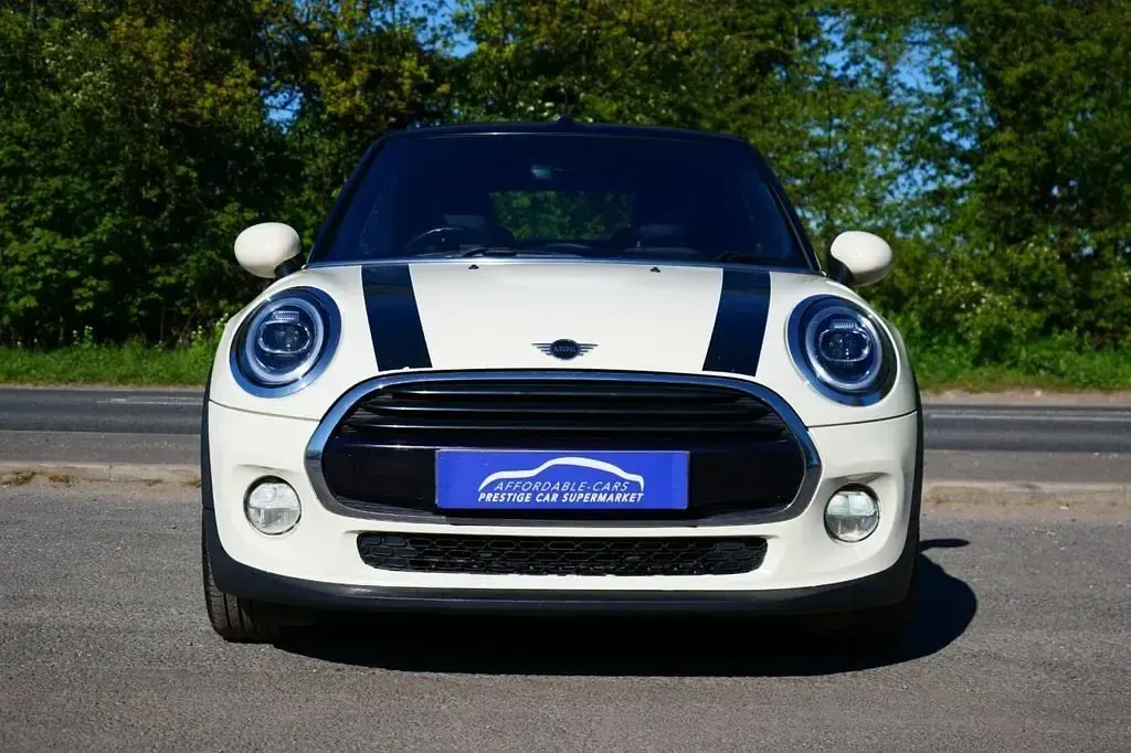 Usado Mini Cooper Cabriolet 136 HP (100 kW) 2018 Branco Cabrios