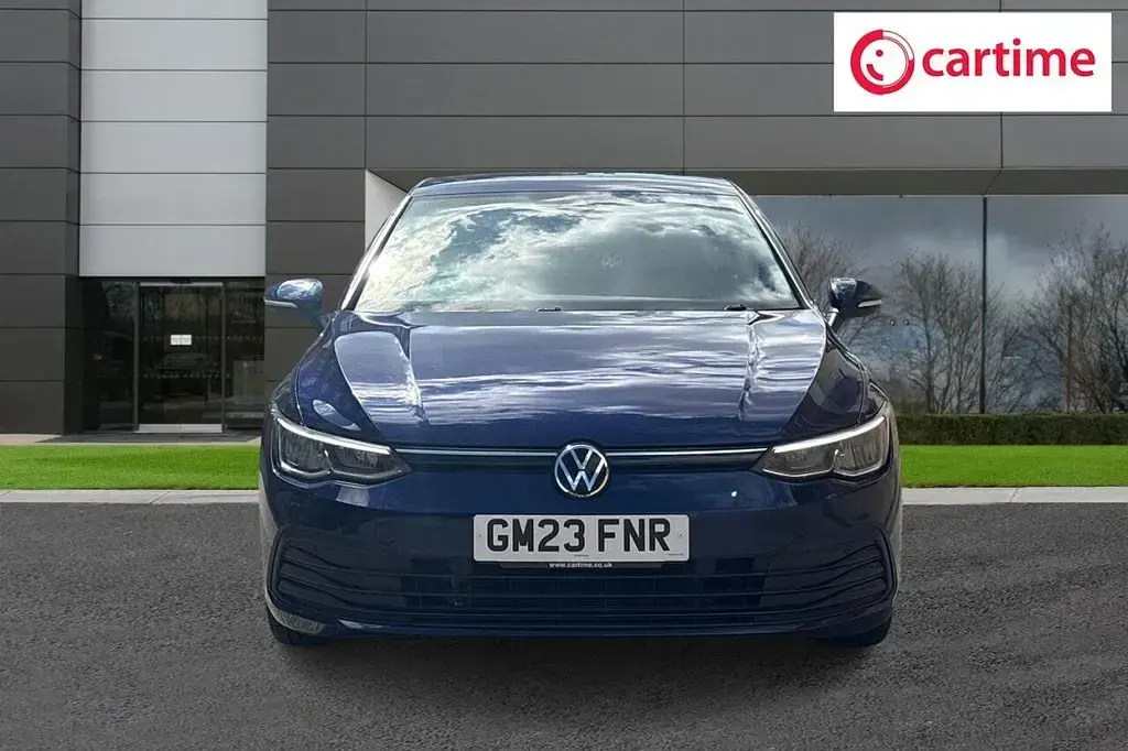 Used VW Golf VIII Life 150 HP (110 kW) 2023 Blue Hatchback