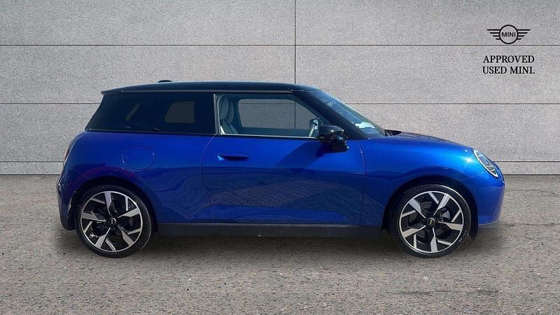 Used Mini Cooper SE Hatch 158 kW (215 HP) 2024 Blue Hatchback