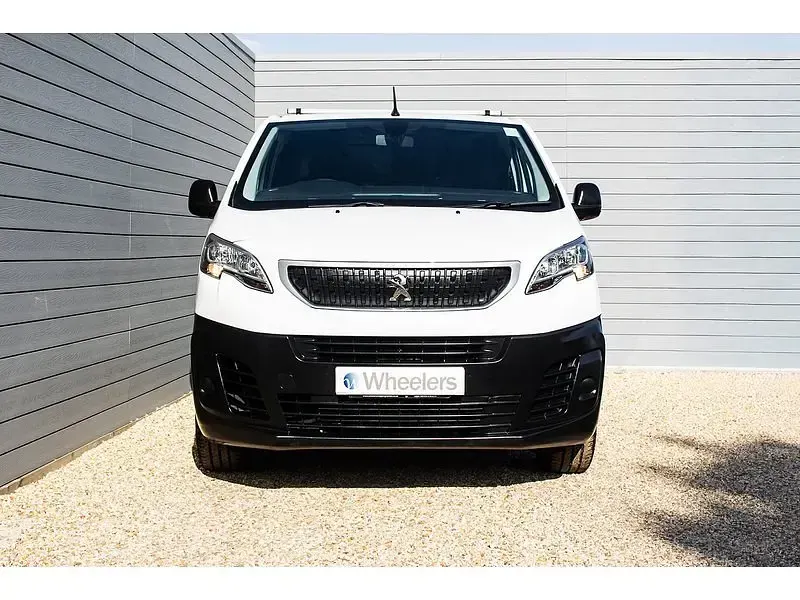Used Peugeot e-Expert 100 kW (136 HP) 2021 White Van