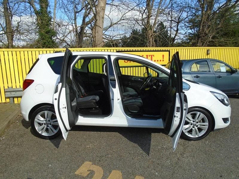Used Vauxhall Meriva 120 HP (88 kW) 2016 White MPV