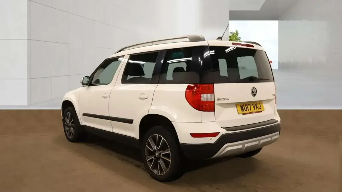 Used Skoda Yeti Outdoor SE Drive 110 HP (80 kW) 2017 White SUV