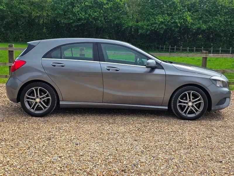 Begagnad Mercedes A180 2013 Grå Halvkombi