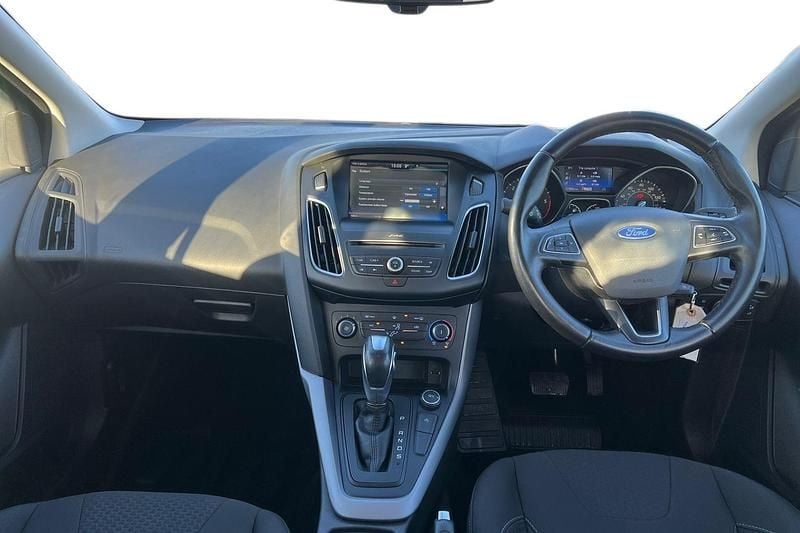 Used Ford Focus Zetec 120 HP (88 kW) 2016 Blue Hatchback
