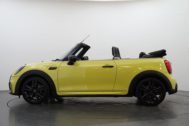 Used Mini Cooper Sport 134 HP (98 kW) 2022 Yellow Hatchback