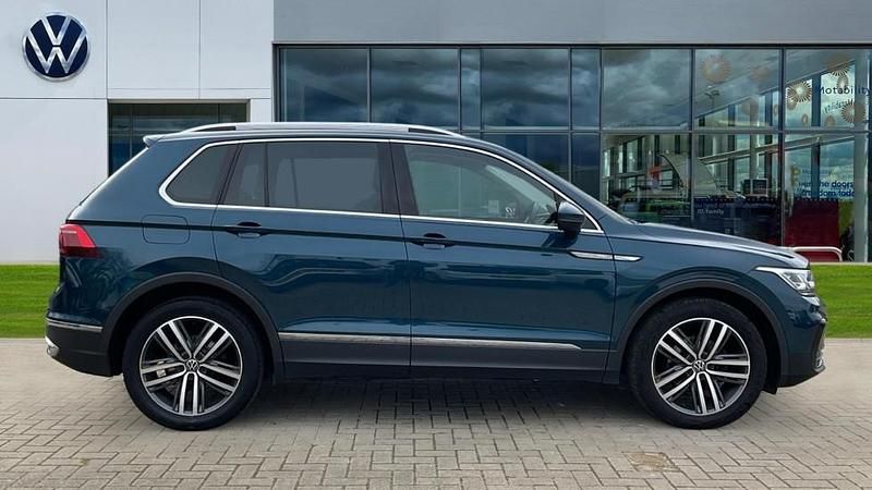 Used VW Tiguan Elegance 150 HP (110 kW) 2022 Nightshade blue metallic SUV