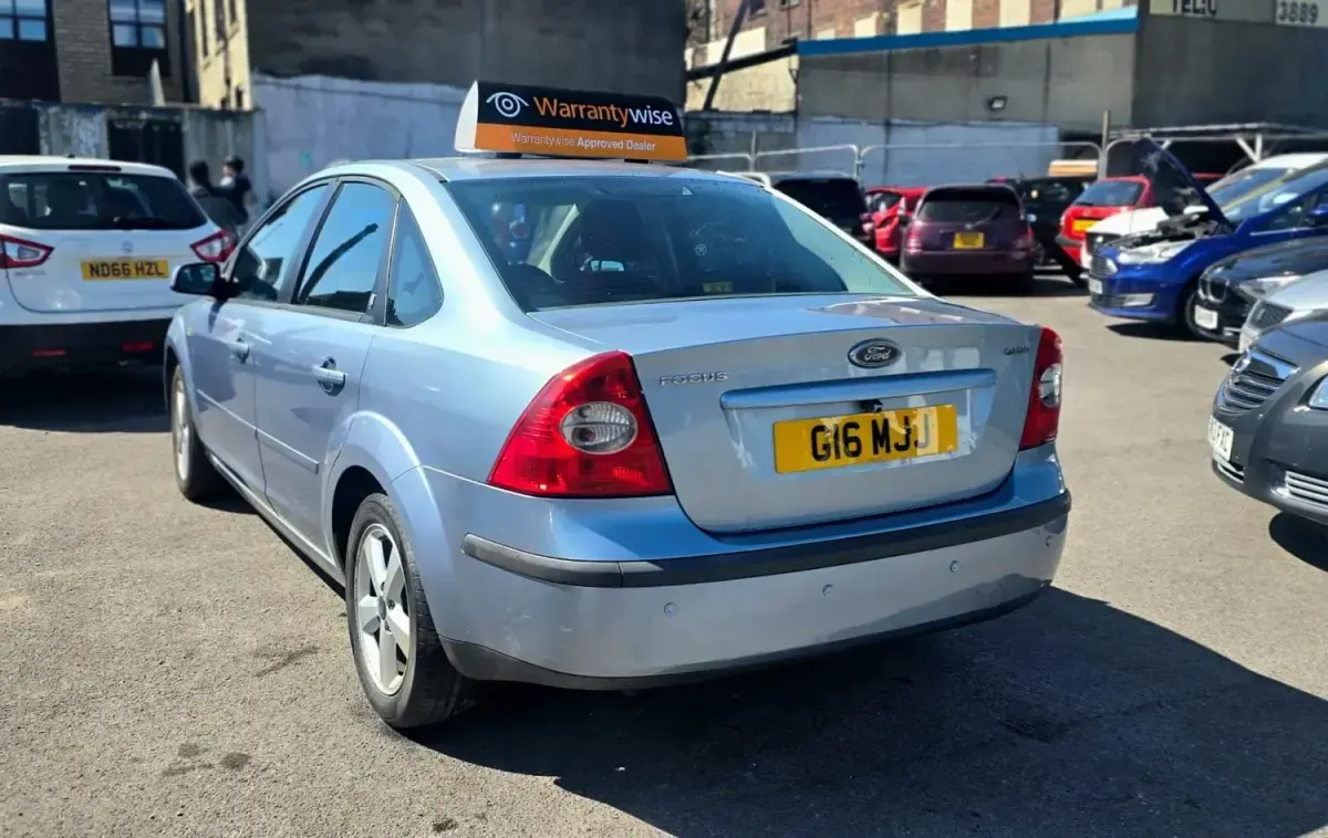Używany Ford Focus Ghia 145 KM (106 kW) 2006 Niebieski Sedan/Limuzyna