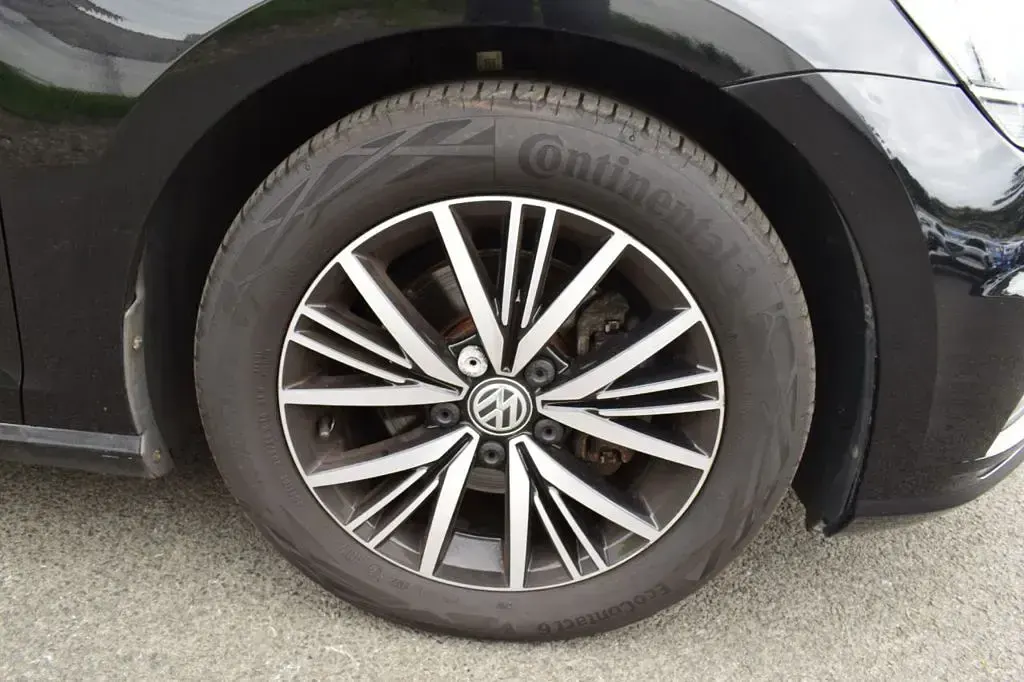 Used VW Golf VII SE 130 HP (95 kW) 2019 Black Hatchback