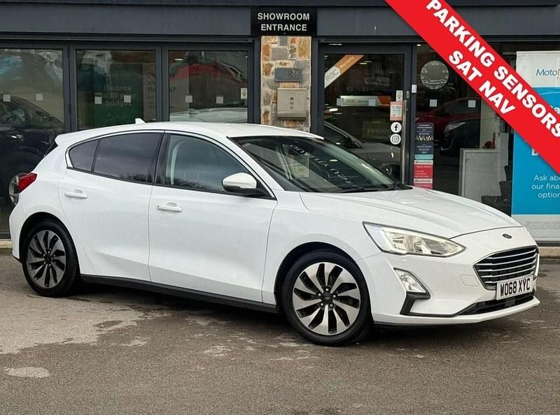 Used Ford Focus Zetec 100 HP (73 kW) 2019 White Hatchback