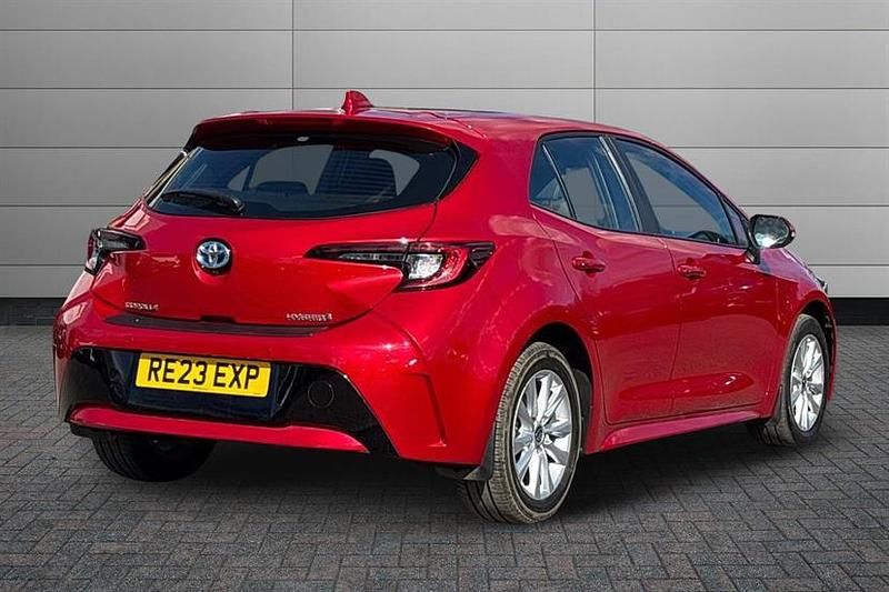 Used Toyota Corolla 140 HP (102 kW) 2023 Red Hatchback