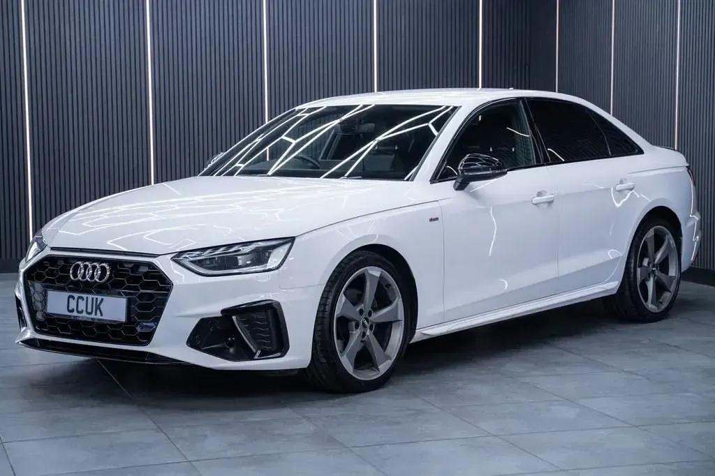 Używany Audi A4 Black Edition 190 KM (139 kW) 2020 Biały Sedan/Limuzyna