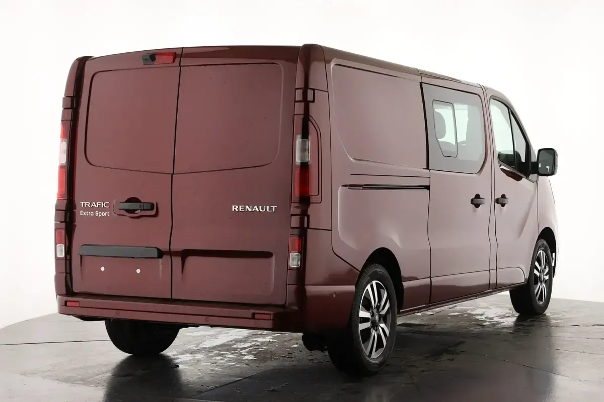 New Renault Trafic 2026 Red