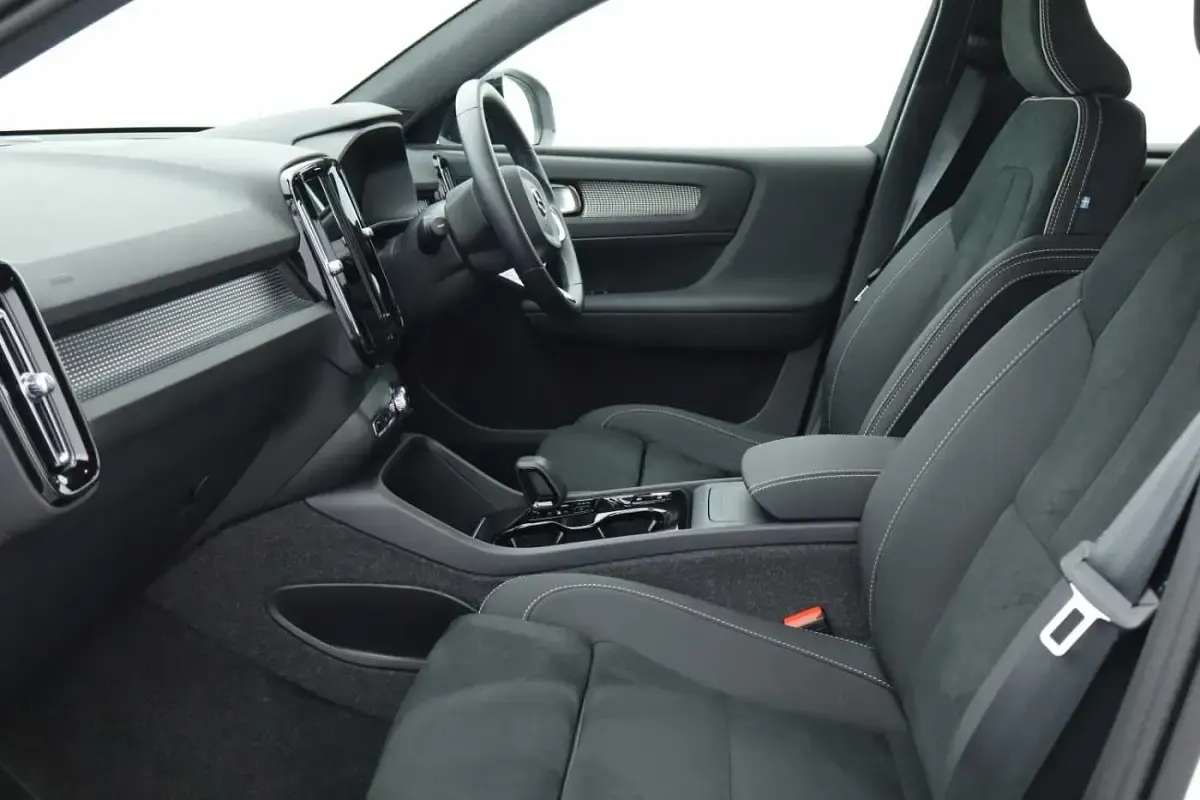 Used Volvo XC40 Plus 194 HP (142 kW) 2025 SUV