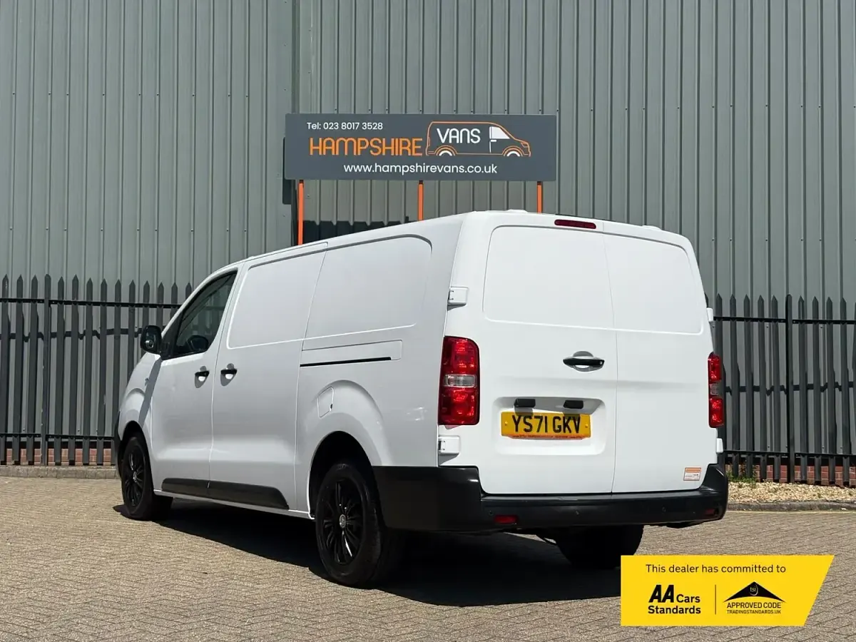 Used Vauxhall Vivaro S 145 HP (106 kW) 2021 White MPV